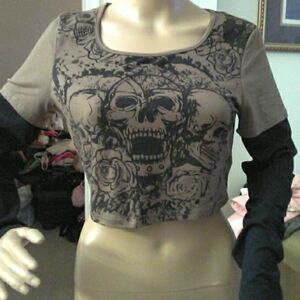 NWOT ROMWE Brown & Black Skull Print Crop Top SZ. MED /6 VERY SOFT